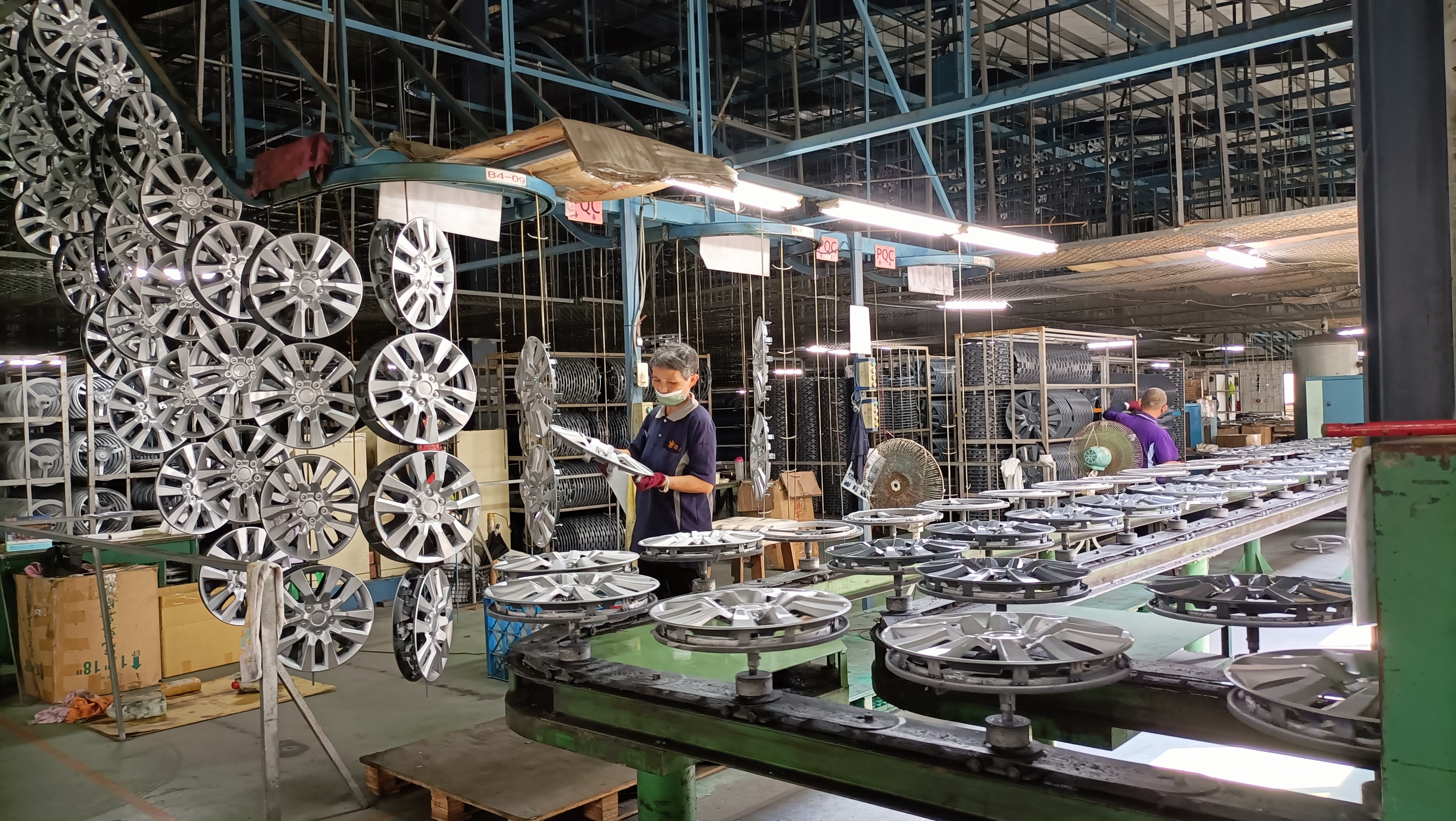 Automated spray painting line
